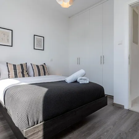 شقة Taupe's 2-bedroom In لارنكا