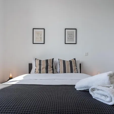 Taupe's 2-bedroom In Apartamento