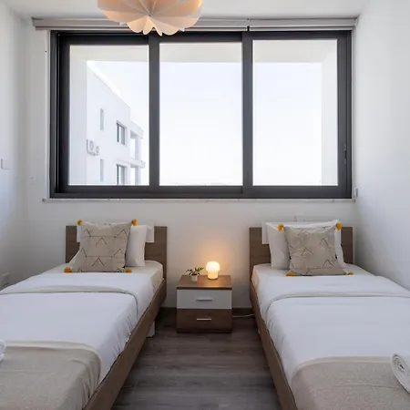 Taupe's 2-bedroom In Apartamento *