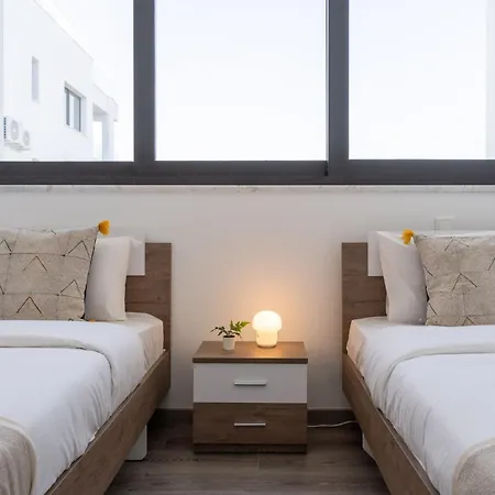 Taupe's 2-bedroom In شقة لارنكا