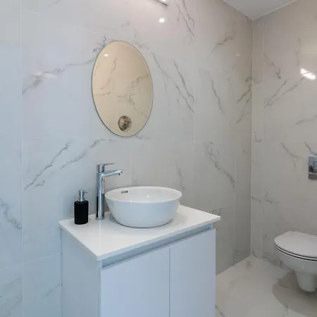 Taupe's 2-bedroom In Apartament