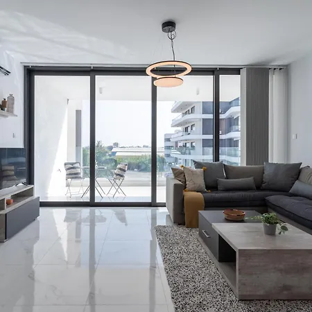 Apartament Taupe's 2-bedroom In Larnaca