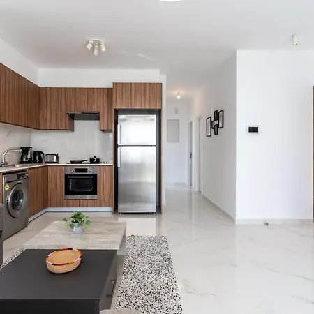 Taupe's 2-bedroom In * Larnaca