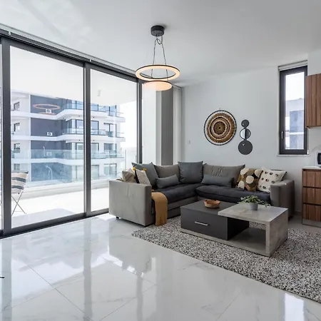 Taupe's 2-bedroom In * Larnaca